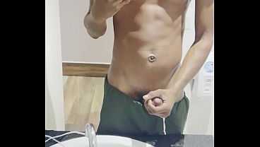 Novinho Pauzudo Se Exibindo Gostoso Tocando Uma Punheta thumbnail