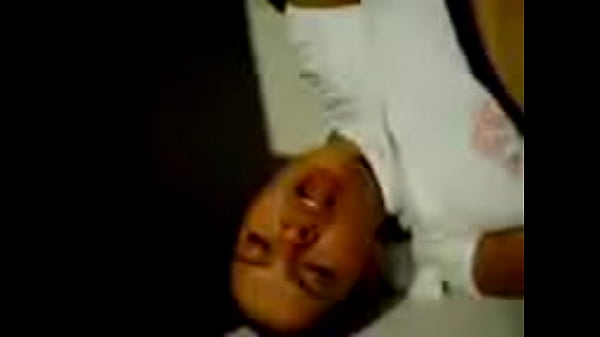 Chup&aacute_ndose las tetas.