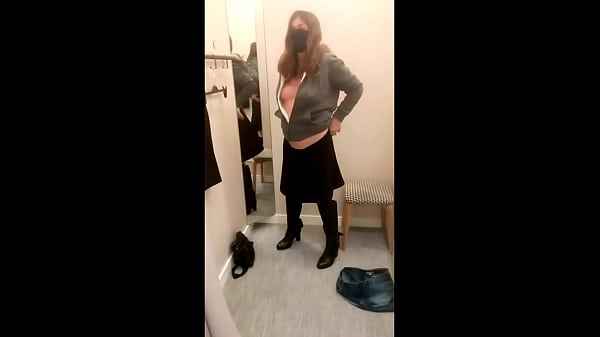 Play MP4 - Fitting room and car parking