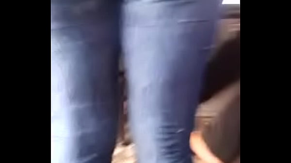 Morena com uma par de rabo 