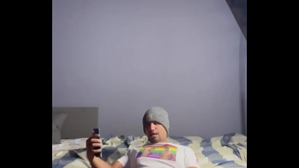 Play MP4 - T&Ocirc; AFIM DE FAZER UMA FESTINHA&comma; REGADA DE MUITA PIROCADA NO TEU CUZINHO E LEITADA NA TUA GARGANTA &excl; BORA &quest;