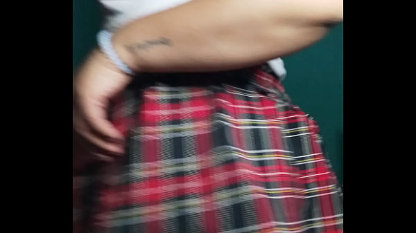 Play MP4 - Me subo la falda para ke todos vean mi tanga nueva