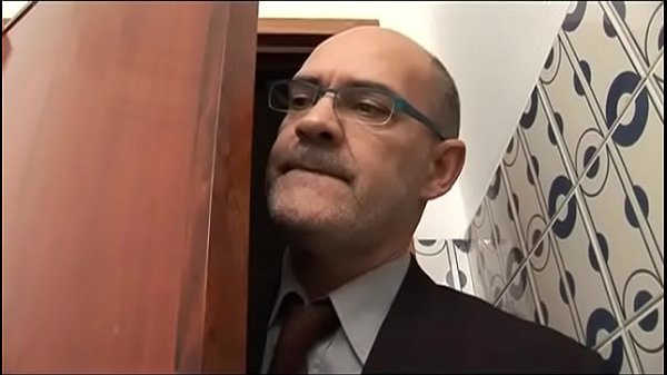 Play MP4 - The perverted wants her pussy&excl;