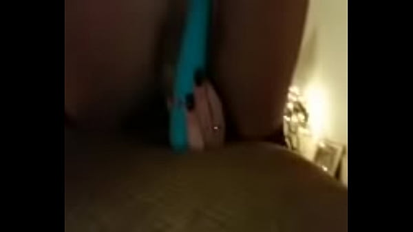 Play MP4 - Bouncing on that dildo