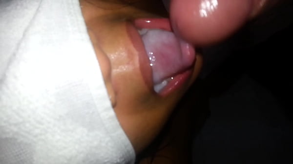 Tomando todo leitinho dos bons 