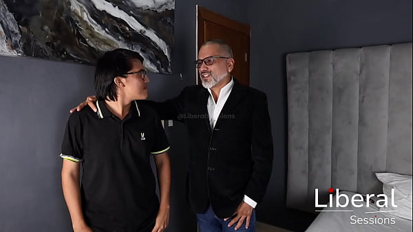 El Esposo Te Abre el Culo Antes de que Veas a Su Mujer.