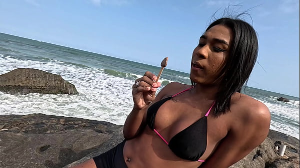 Play MP4 - Trans da Rola Gigante&colon; Suruba na Praia e Cu de Boneca