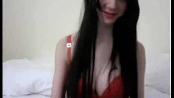 Nonton Skinny Girl With Weird Tits On Webcam thumbnail