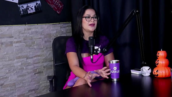 Tinha medo do que iam pensar sempre gostou de gravar o namorado tomou fama de corno raphaela savanah sheer red halloween