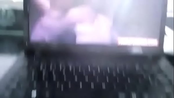 Play MP4 - Vendo porn&ocirc; com a porta aberta