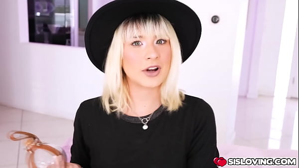 Jerking off while stepsis shows me her pussy 