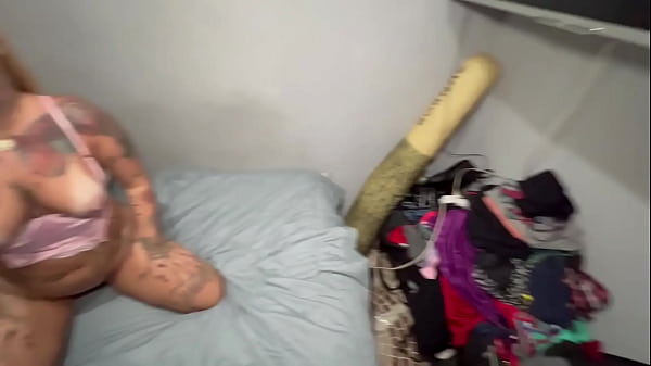 Peguei minha enteada trocando de roupa peladinha e ela come chamou para entrar e o resto vcs j&aacute; sabem kkkk 