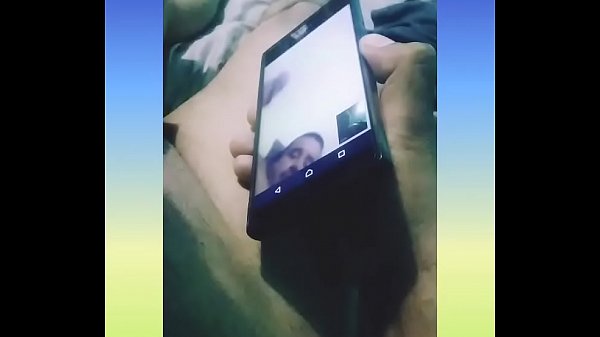 En videollamada con amigo masturbandose