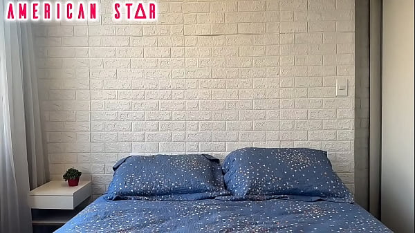 Nonton A Visinha Me Chamou Pra Arrumar O Chuveiro 1/2 thumbnail