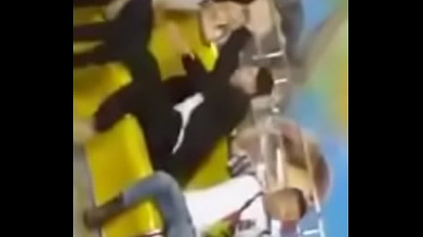 Culo al aire en el tagadá