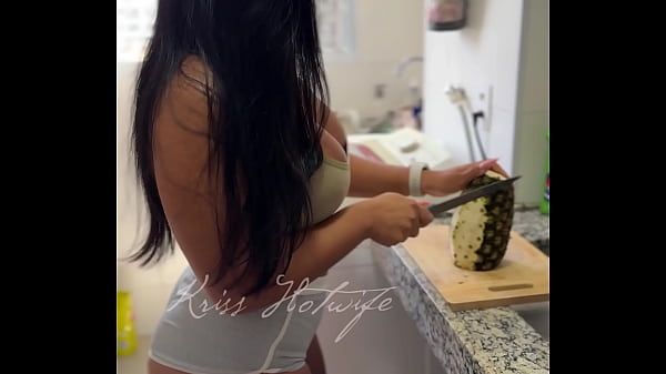 Nonton Abacaxi Faz Bem Pra Que? Algu&eacute;m Pode Me Responder? thumbnail