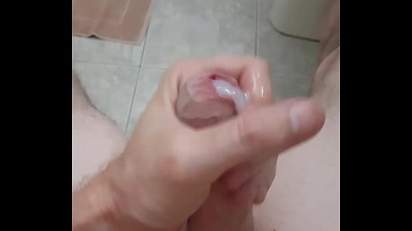 Branquinho de olhos azuis Cuzinho Virgem solo 