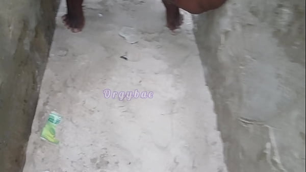 Play MP4 - African sluts wives public pee