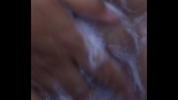 Me rasur&eacute; en la casa de mi vecino porque no estaba cayendo agua en mi casa y me toc&oacute; rasurarme 