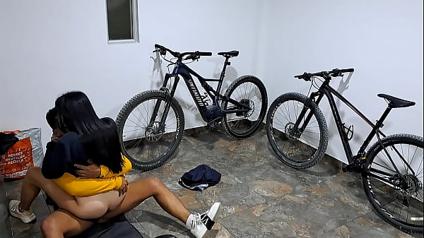 A esta sexy morena le encanta tener mi polla en su boca pt3 