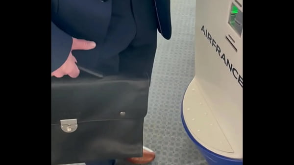 Play MP4 - Ici tu as le teaser public&period; Ayant une peur bleue de l'avion je d&eacute;cide de m'&period;&period;&period;