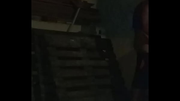 Marido S&oacute; Chega Em Casa Cansado O Vizinho Veio Fazer O Trabalho Por Ele thumbnail