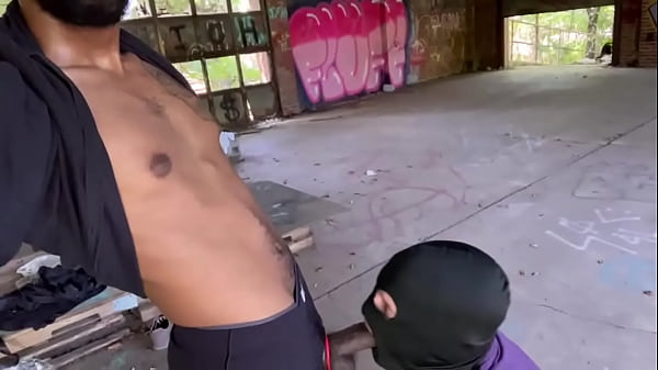 Play MP4 - Public gay blowjob in a factory