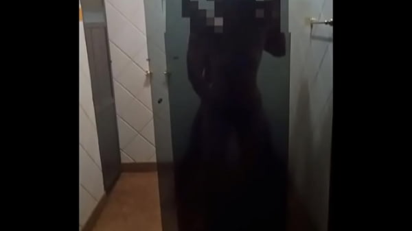 Hotwife saiu da igreja pra dar para o neg&atilde;o do pau enorme - Crente safada gosta de rola grande e grossa e marido corno adora ver 