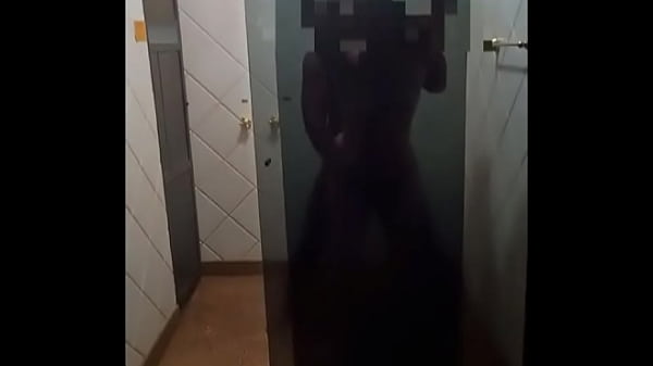 Play MP4 - Hotwife saiu da igreja pra dar para o neg&atilde;o do pau enorme - Crente safada gosta de rola grande e grossa e marido corno adora ver