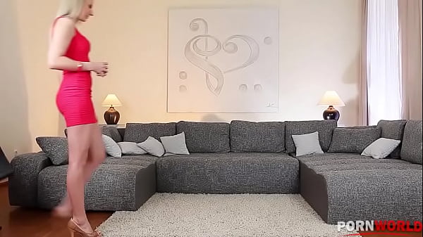 Nonton Blonde Stunner Viktoria Diamond Gets Her Shaved Teen Pussy Stretched Wide Gp998 thumbnail