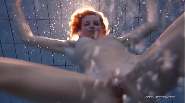 Nastya hot_blonde naked in_the pool