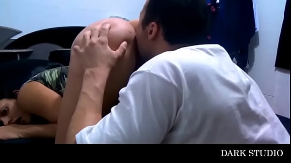 Sarado dotado com a morena fran sim&otilde;es metendo gostoso 