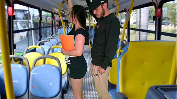 Play MP4 - Estudante sendo encoxada no &ocirc;nibus em p&uacute;blico&excl;