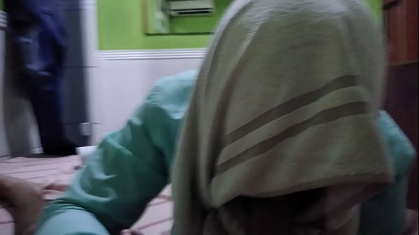 Play MP4 - Mamando novinho roludo