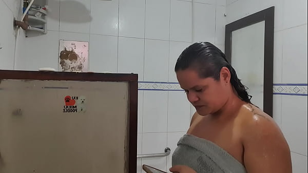 Play MP4 - Adoro buceta peluda da minha tia que nem sabe que &eacute; filmada