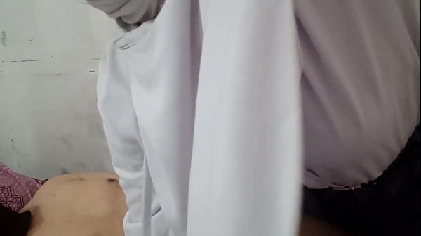 Viral siswi Indonesia sepong kontol kakak tiri 