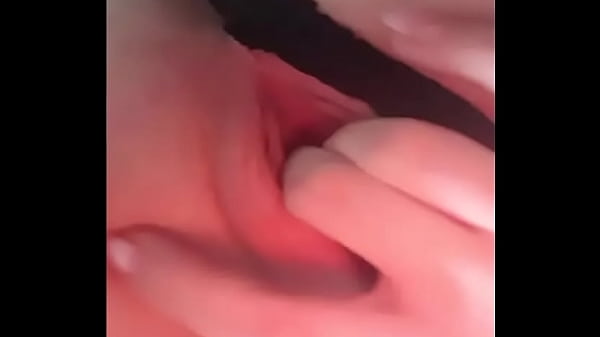 Jugando con mi co&ntilde;ito caliente muy mojadita 