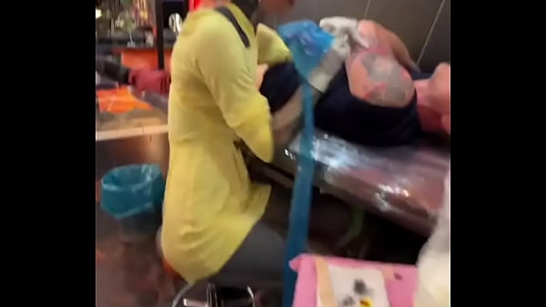 Tattooing jason steel ️ what&rsquo;s your favorite tattooing experience #tattoosession #jasonsteel #inkedartistry 