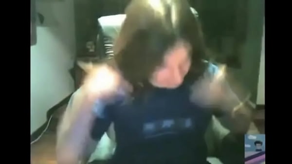 Play MP4 - Ardiente colegiala traviesa muestra las nalgas por dinero