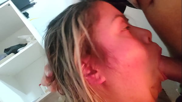 Coloquei a novinha pra engolir tudo.