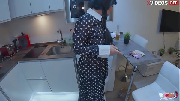 Regres de una fiesta sin bragas y recibi la polla de su hijastro en el culo 