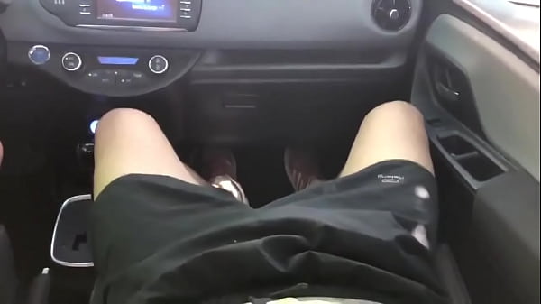 Play MP4 - Boy sucking a big dick in a car