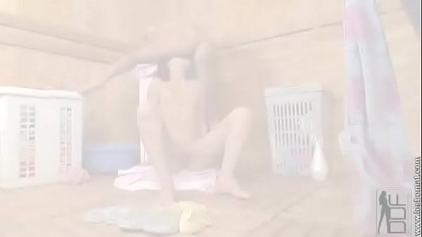 Nonton Laundry Room Toe Time! thumbnail