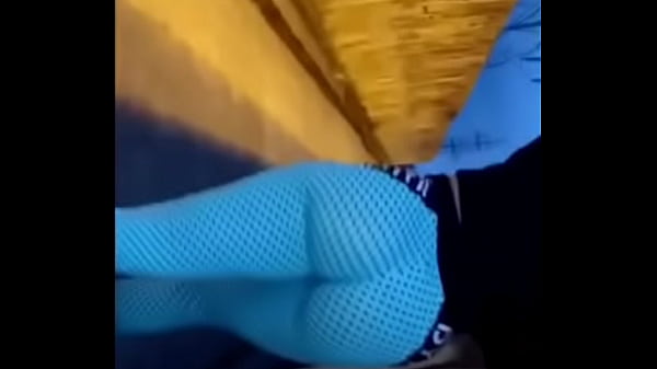 Play MP4 - GOSTOSA SUBINDO A RUA DE LEGGING