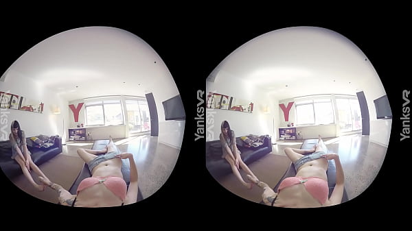 Play MP4 - Yanks Les Cuties Marina & Charlotte Playing In 3D