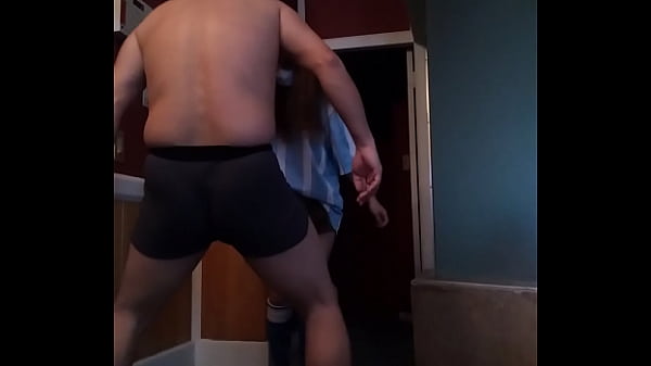 金蹴り107　タマ責め