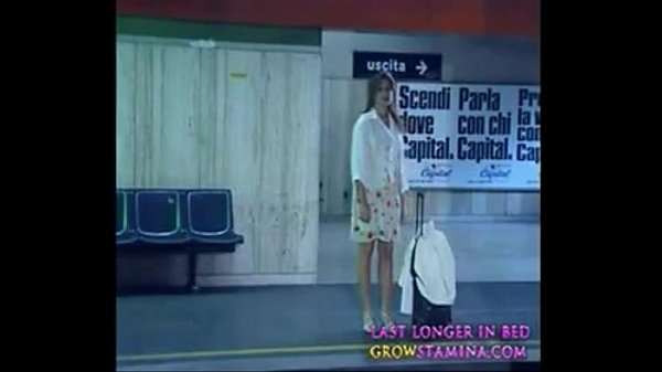 001 Ultimo Metro_chick stripping_at train station pt1