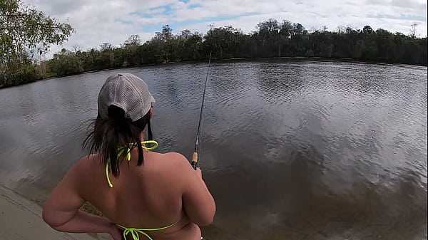 Bigbooty hottie goes fishing 