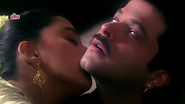 Anil_Kapoor_Madhuri_Kissing_Beta Romtic scene