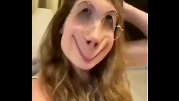 Luara Mostra O Bico Do Peito thumbnail
